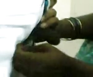 Video call gadis xxx, sumbang mahram, ibu, anak lelaki, makcik India menunjukkan buah dada makcik, menyediakan pelanggannya.