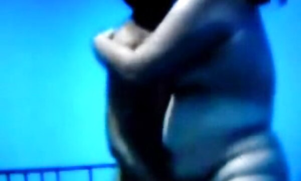 XXX Video ibu wanita tua dalam seluar dalam wanita India matang dan anak lelakinya! amatur! India.