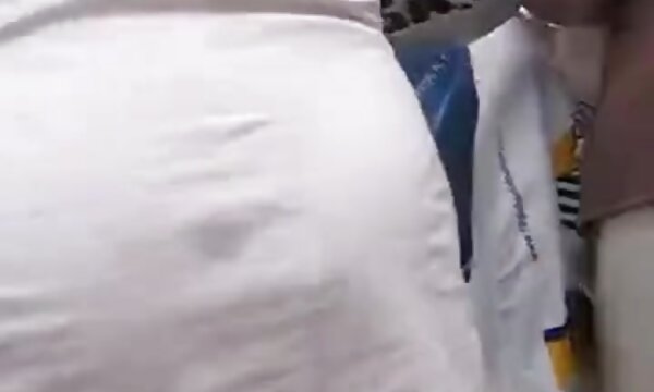 XXX Keldai MILF Sepanyol tulen di khalayak ramai.