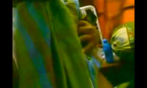 XXX Makcik india meniduri nenek dengan tetek besar, bukan pantat besar, video untuk anak saudaranya.