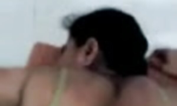 XXX Makcik India meniduri nenek, memberikan blowjob dan mendapat fucked.