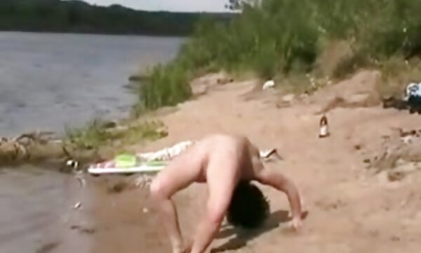 XXX Bogel matang di pantai - gimnas - pameran video seks lelaki tua maksimum.