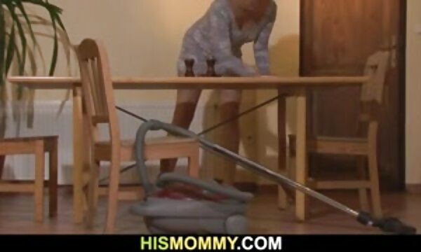 XXX Nenek ibu miang menggoda pasangan matang video buatan sendiri teman wanita anaknya.