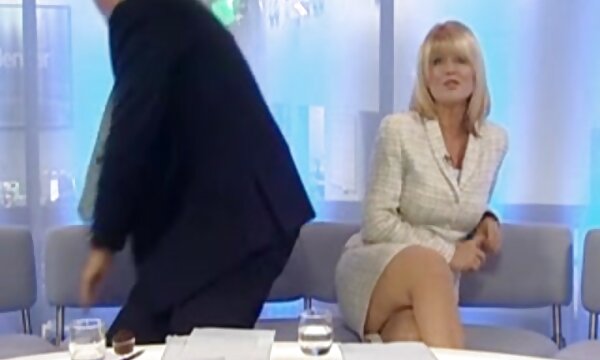 XXX Christine Talbot menunjukkan kakinya kepada ibu.