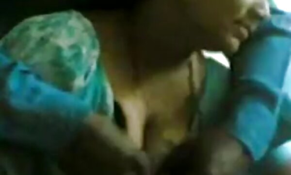 XXX Video call gadis xxx, sumbang mahram, ibu, anak lelaki, makcik India menunjukkan buah dada makcik, menyediakan pelanggannya.