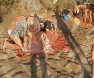 Video swinger daripada wanita Jerman matang panas mendapat fucked 3 blowjobs.