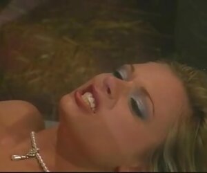 Briana Banks ialah seorang pemilik realiti kaya yang telah disetubuhi oleh pemandunya di atas lantai kandang wanita xxx.