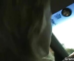 Pemandu kereta meniduri nenek pelacur, seorang wanita berpayudara besar dengan punggung yang besar.