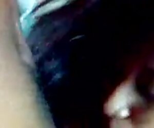 Makcik India seksi dengan tetek besar memberikan blowjob wanita tua yang besar kepada pelanggannya.