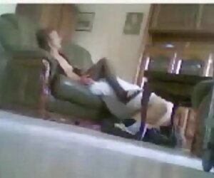 Tersembunyi cam xxx pantat besar matang ditangkap ibu dan ayah berseronok di ruang tamu pada kamera tersembunyi.