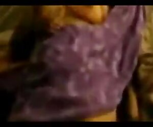 Makcik India awek seksi menikmati dengan pasangan lucah Sepanyol matang.