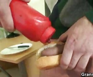 Video hot dog matang yang bagus tentang nenek tua dengan pantat besar untuk wanita gemuk.