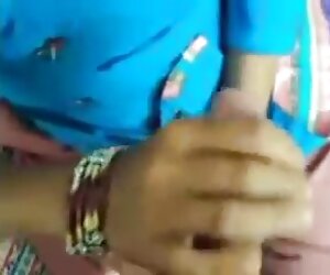 Handjob nenek daripada aunty India kepada handjob teman lelakinya.