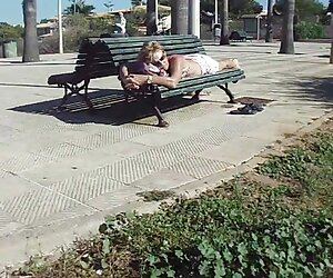Dick flash milf bogel gemuk wanita tua menonton sambil memberikan dia yang besar cumshot dalam hd.