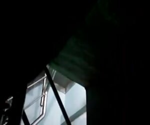 Makcik voyeur porn percuma gadis muda dengan lelaki tua dalam kurungan.