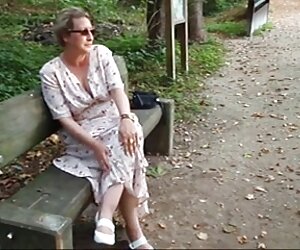 Penembusan berganda warga emas Jerman di luar taman.