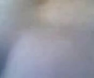 Wanita Arab berhijab doggy menggayakan umur empat puluh tahun yang tidak setia di dalam kereta.