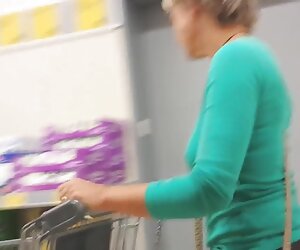 Filem milf seksi cubitan hijau matang.