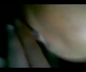 Makcik mudah alih pintar di mana wanita india utara berbulu bercinta dengan pasangan mereka di dalam kereta.