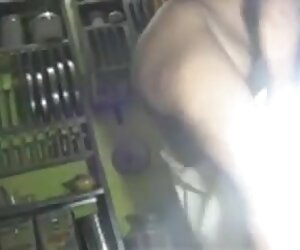 Wanita India Selatan fucking makcik percuma menyediakan zakar pasangannya untuk menjadi fucked ke dalamnya.