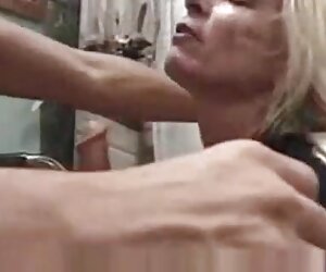 Siapa wanita ini memberikan blowjob? Siapa pormos matang.