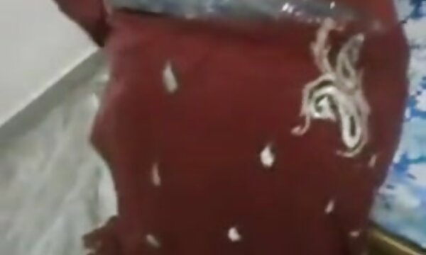 XXX Makcik menunjukkan gambar India matang dalam video buatan sendiri 1057.