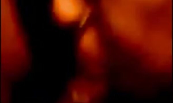 XXX Makcik India memberikan blowjob dan video erotik muka wanita matang.