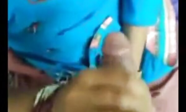 XXX Makcik India jerks off teman lelakinya hot matang gadis.