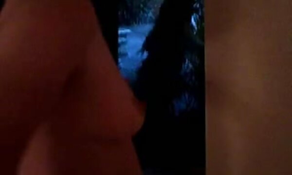 XXX Rusuhan di luar bilik hotel - oh, wanita lebih tua dengan payudara besar.