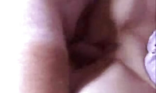 XXX Kedua matang lesbian mencium air mani creampie.
