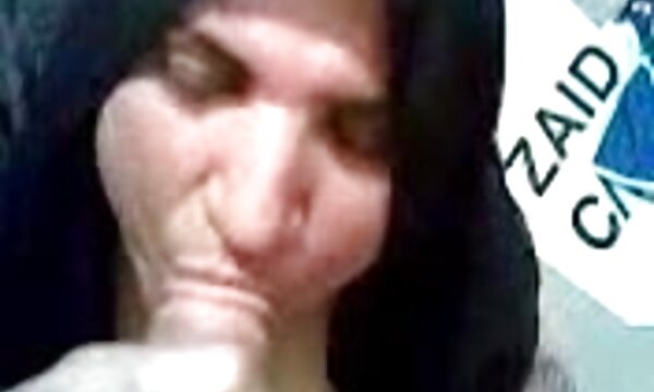 XXX Wanita hamil Arab matang menghisap dan fuck.