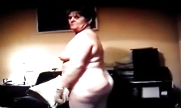 XXX Nenek ibu anak lelaki fucks Marion berumur 70 tahun.