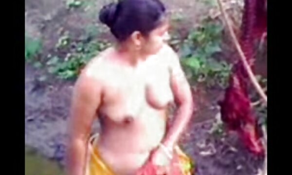 XXX Bangla Desi Village Bhabis Russian Moms Bersetubuh, Mandi di tempat awam.