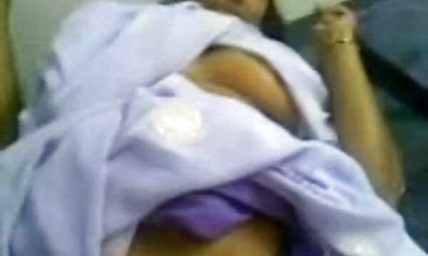 XXX Makcik awek selatan pintar menunjukkan tetek, pussy dan menunjukkan ibu dan anak lelaki fucking.