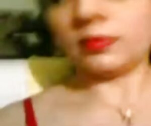 Aunty Priya menunjukkan video wanita amatur sebenar meniduri aset mereka.