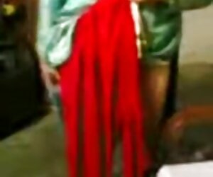 Aunty Priya menunjukkan video wanita amatur sebenar meniduri aset mereka.