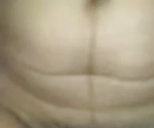 Bhabhi kurus India bersetubuh dengan wanita tua.