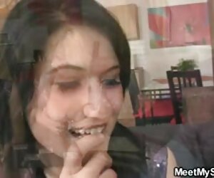 Dia memaksa ibu bapa untuk menarik wanita tua dengan lelaki muda xxx kepada ibu mereka untuk seks.