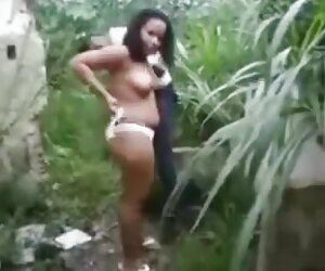 Jiran ialah video wanita dewasa yang sedang tidur ditangkap bercinta di teras.