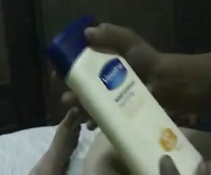 Makcik India Matang Bermain dengan Matang Kesepian.