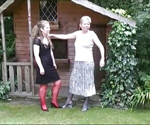Emma dan Dora, wanita kampung, wanita yang sudah berkahwin lebih banyak.
