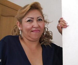 Mommies matang fuck dalam bilik air. Louise suka wanita matang melancap sendirian.