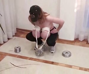 Mengangkat tetek berat, lelaki tua dan wanita fucking amatur besar kendur.