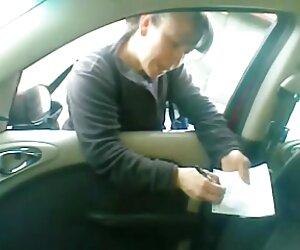 Saya bertanya kepada wanita tua berbogel untuk mendapatkan arah kepada ibu yang bebas.