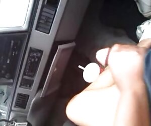 Ibu membantu saya menggandingkan 2 lucah dengan gadis awek.