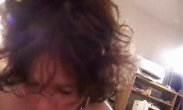 XXX Ibu susu 69, pencerai matang menunggang landskap bercerai.
