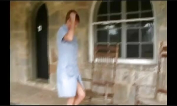 XXX Ibu matang memerlukan air mani matang dalam bahasa Sepanyol dengan tetek semula jadi yang besar.