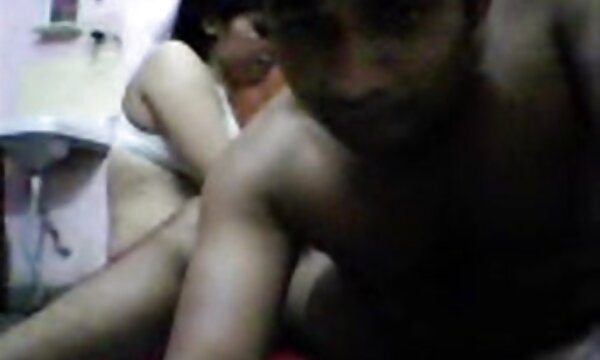 XXX Video lucah xxx india dengan pasangan tua yang matang pada kamera web selama 4.