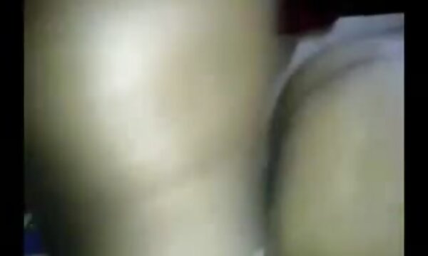 XXX Makcik India seksi meniduri pasangannya dan melepaskan mani buatan sendiri xxx ibunya.