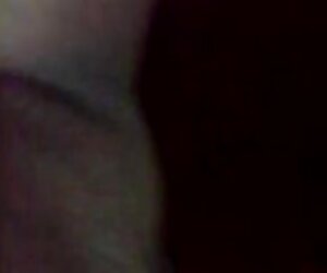 Milf India matang seksi dengan buah dada besar dalam video erotik melakukan hubungan seks yang menakjubkan.